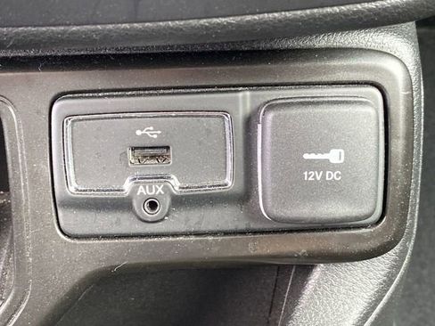 Used 2021 Jeep Renegade Latitude image 18