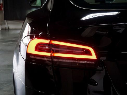 Used 2026 Tesla Model S AWD/4WD image 70