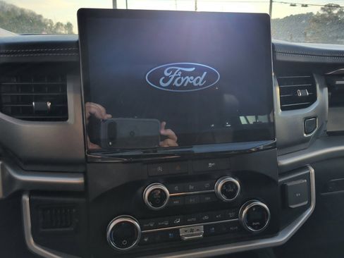 Certified 2024 Ford Expedition XLT image 8