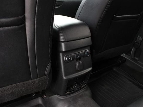 Used 2017 Ford Explorer XLT w/ Equipment Group 202A AWD/4WD image 23