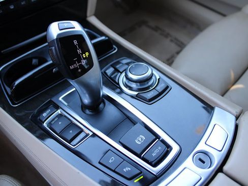 Used 2013 BMW 740Li image 27