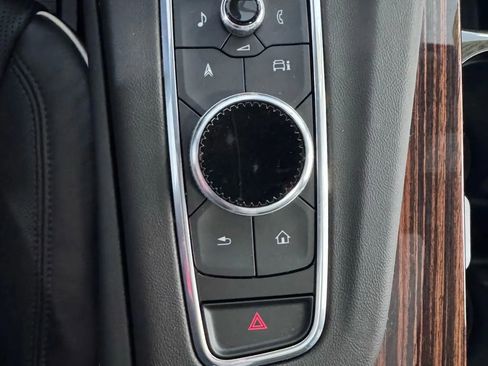 Used 2021 Cadillac Escalade Premium Luxury image 42