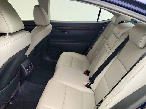 Used 2015 Lexus ES 350 w/ Luxury Package FWD image 23