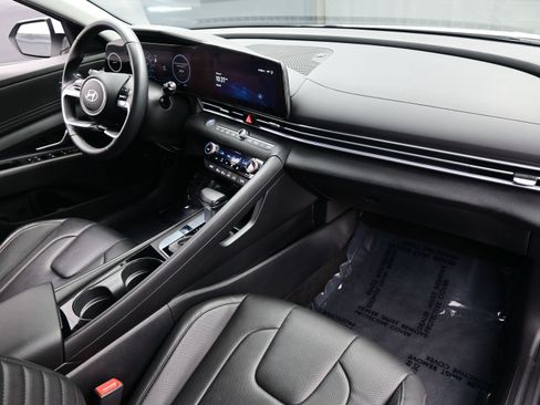 Certified 2025 Hyundai Elantra Limited image 15