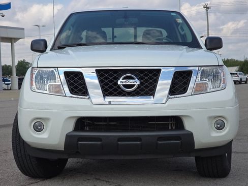 Used 2014 Nissan Frontier SV w/ SV Value Truck Package RWD image 3