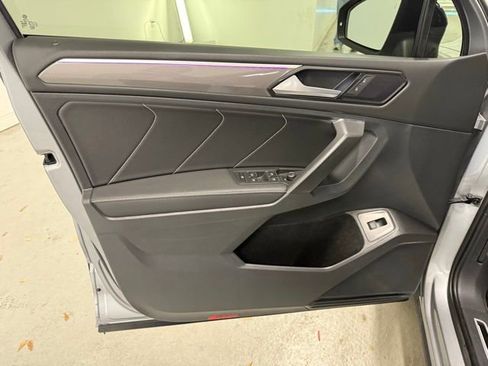 Used 2022 Volkswagen Tiguan SE R-Line image 14