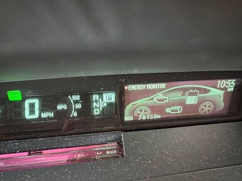 Used 2015 Toyota Prius Three FWD image 16