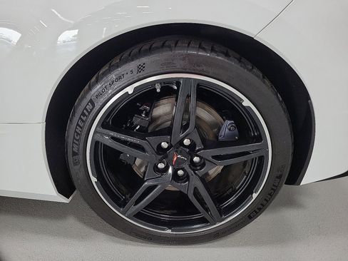 Used 2024 Chevrolet Corvette Stingray Preferred Cpe w/ Z51 Performance Package RWD image 9