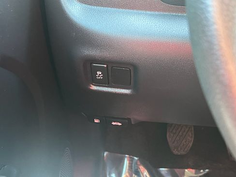 Used 2018 Nissan Versa S FWD image 17