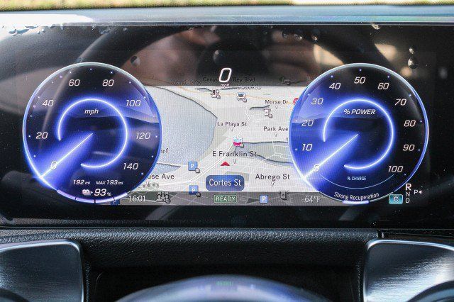 Used 2025 Mercedes-Benz EQB 300 4MATIC image 23