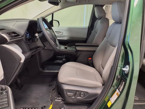 New 2026 Toyota Sienna XLE image 23