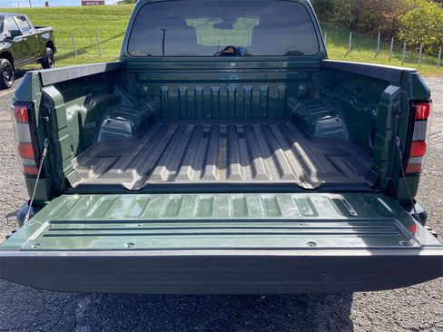 Used 2023 Nissan Frontier SV w/ Technology Package image 9