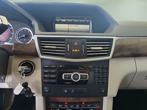 Used 2013 Mercedes-Benz E 350 Sedan image 28