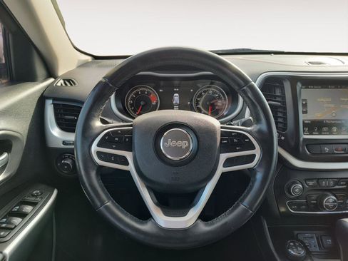 Used 2018 Jeep Cherokee Trailhawk w/ Comfort/Convenience Group AWD/4WD image 12