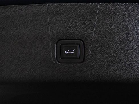 Used 2023 Chevrolet Traverse LT image 24