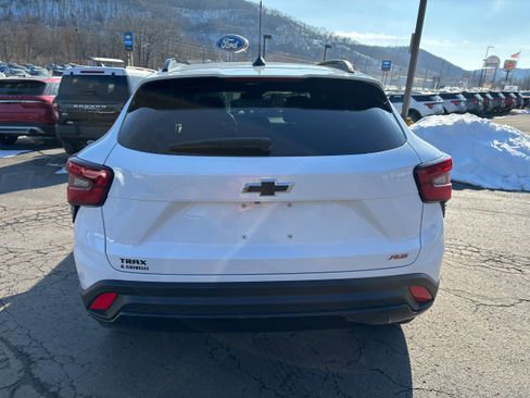 Used 2024 Chevrolet Trax RS w/ Sunroof Package image 5