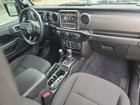 Used 2022 Jeep Gladiator Sport image 13