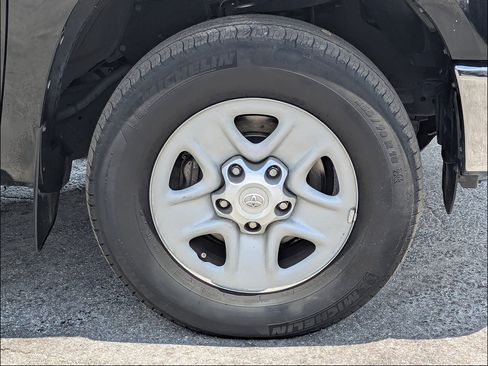 Used 2019 Toyota Tundra SR5 w/ SR5 Upgrade Package AWD/4WD image 12