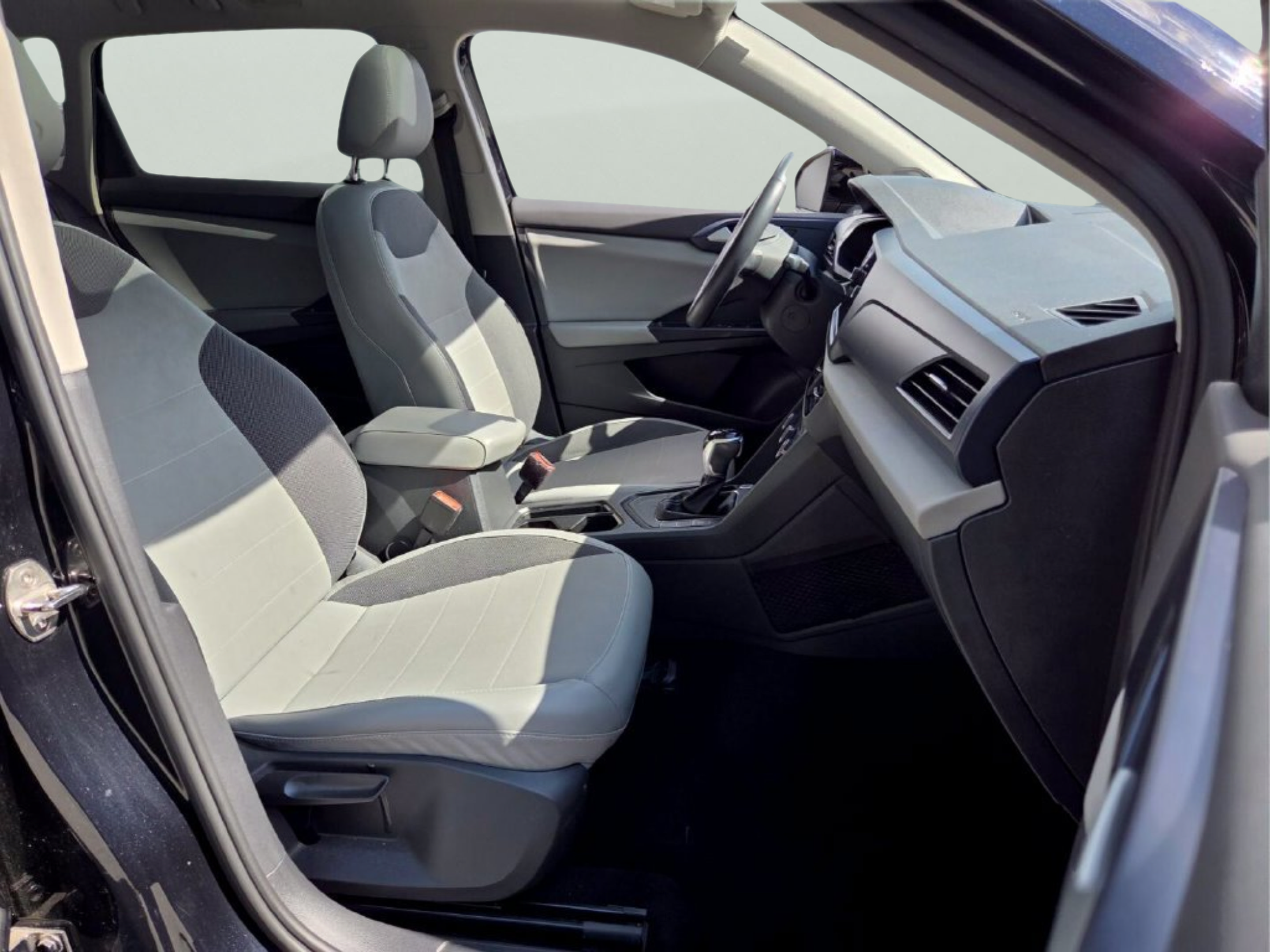 Used 2022 Volkswagen Taos SE w/ Panoramic Sunroof Package FWD image 21