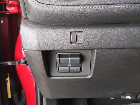 Used 2023 Chevrolet Colorado LT w/ LT Convenience Package II image 24