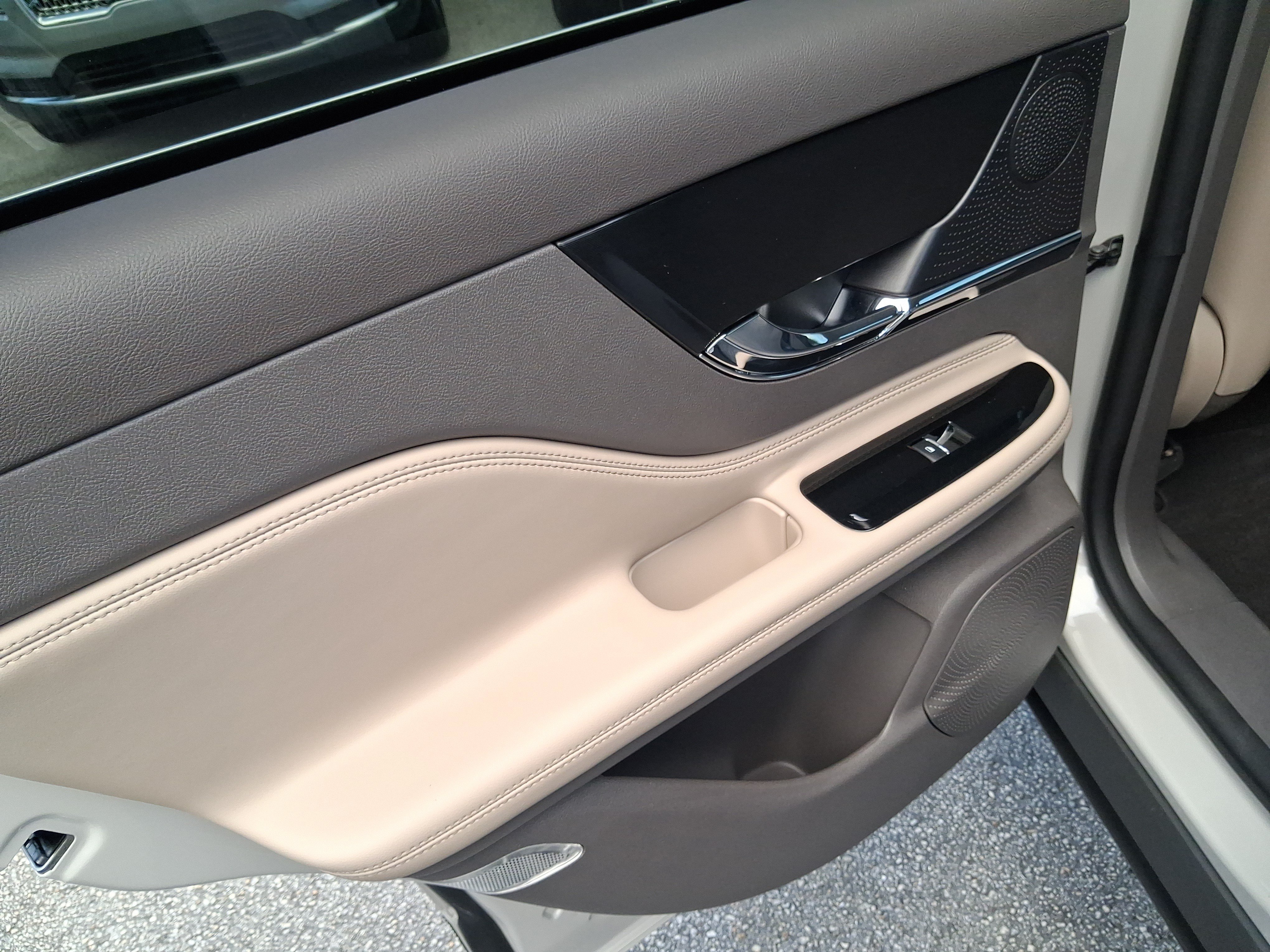 Certified 2023 Lincoln Corsair FWD image 9