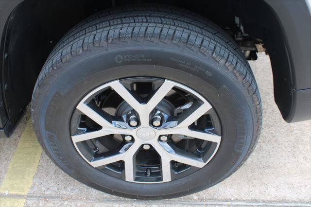 Certified 2024 Jeep Grand Cherokee Limited AWD/4WD image 16