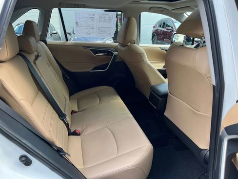 Used 2020 Toyota RAV4 XLE Premium image 11