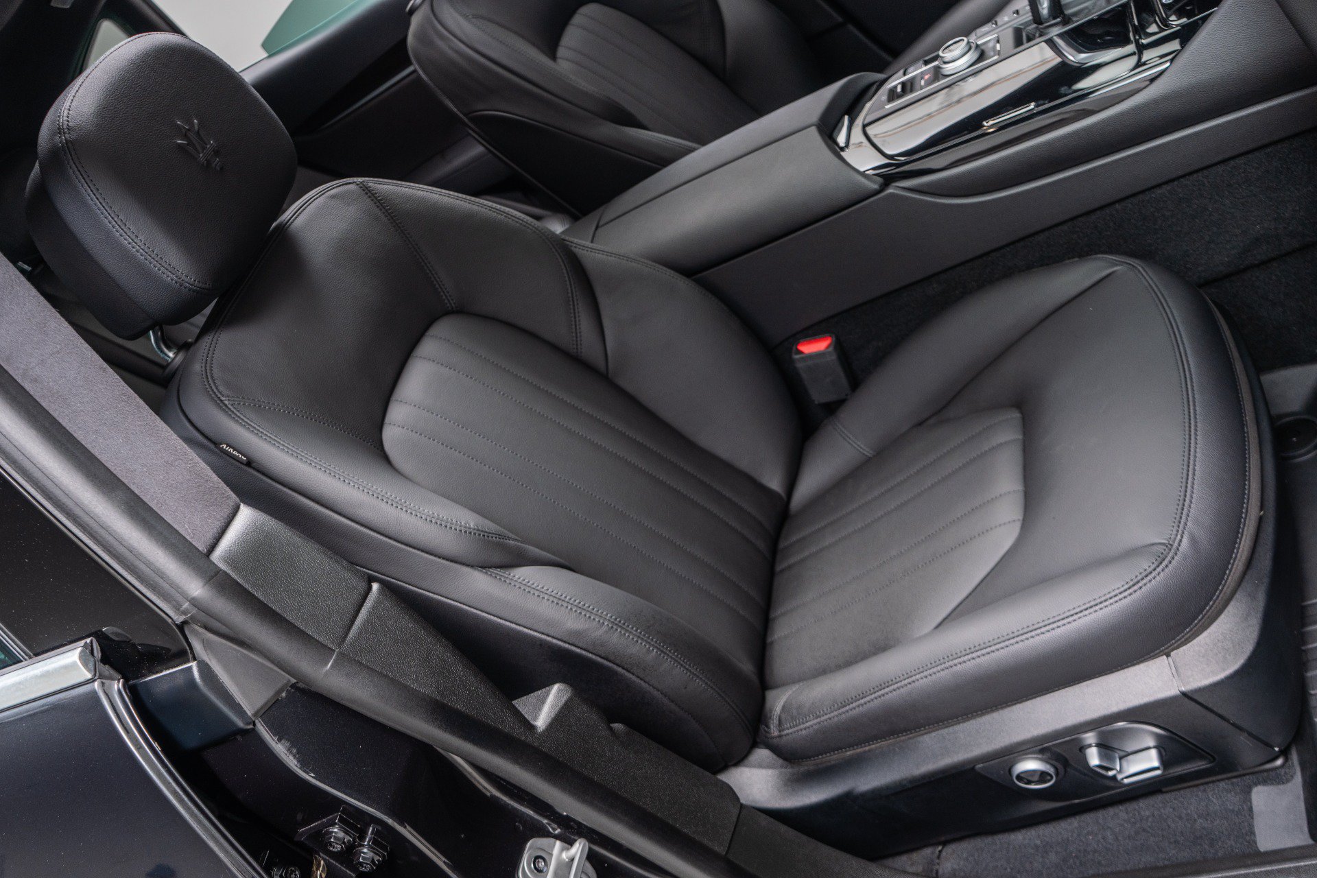 Used 2023 Maserati Levante GT AWD/4WD image 25