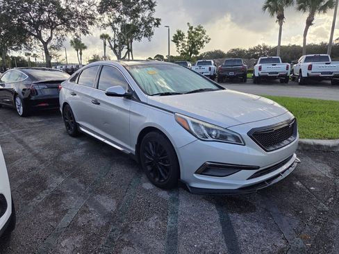 Used 2015 Hyundai Sonata Limited w/ Option Group 05 FWD image 2