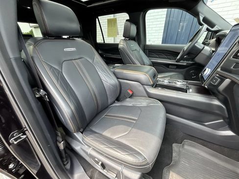 Used 2024 Ford Expedition Platinum AWD/4WD image 28