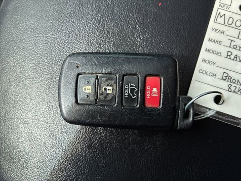 Used 2014 Toyota RAV4 Limited image 34