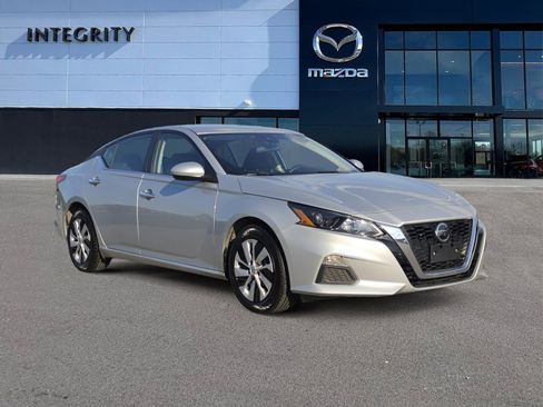 Used 2022 Nissan Altima 2.5 S FWD image 2