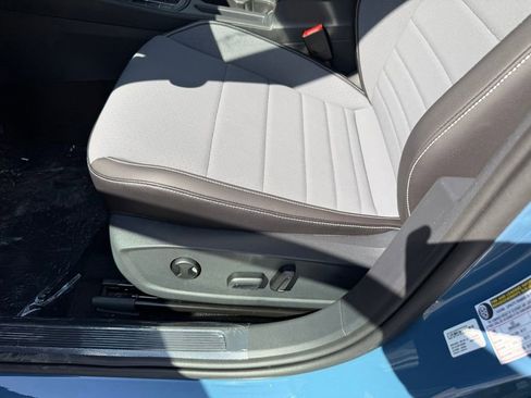New 2026 Volkswagen Jetta SE FWD image 18