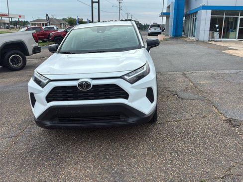 Used 2024 Toyota RAV4 LE FWD image 8