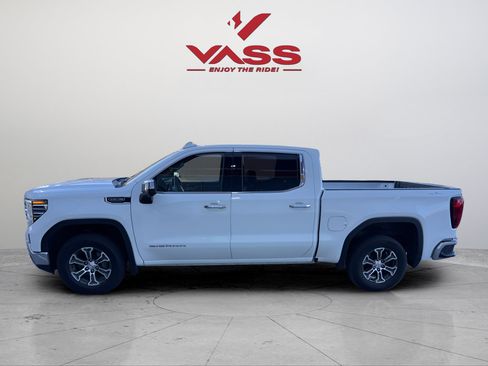 Used 2025 GMC Sierra 1500 SLT AWD/4WD image 2