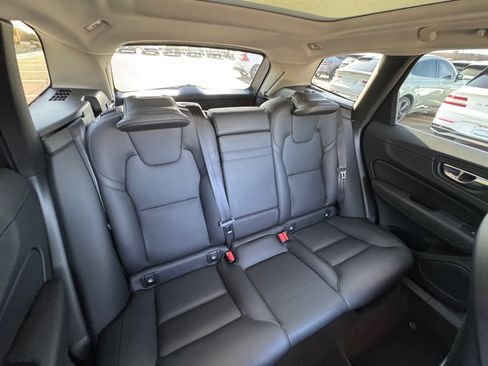 Used 2021 Volvo XC60 T5 Momentum w/ Advanced Package AWD/4WD image 18