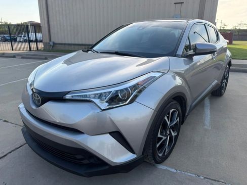 Used 2018 Toyota C-HR XLE image 2