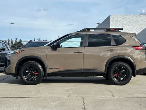 Used 2025 Nissan Rogue SV image 6