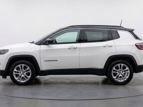 Used 2025 Jeep Compass Limited image 5