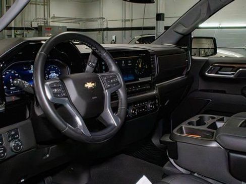 Used 2023 Chevrolet Silverado 1500 LT image 7
