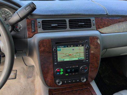 Used 2008 Chevrolet Tahoe LTZ w/ LTZ Preferred Equipment Group RWD image 17