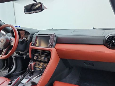 Used 2024 Nissan GT-R Premium w/ Premium Interior Package image 28