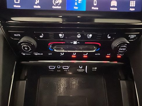 Used 2023 Jeep Grand Cherokee 4WD 4xe w/ Luxury Tech Group II image 27