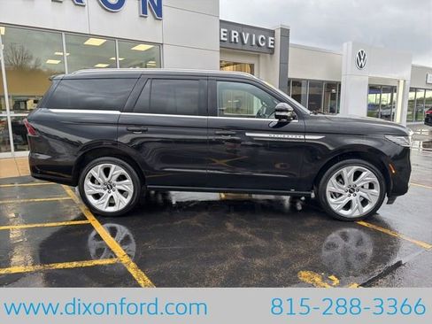 Used 2025 Lincoln Navigator Reserve AWD/4WD image 10