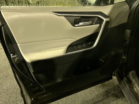 Used 2025 Toyota RAV4 XLE image 14