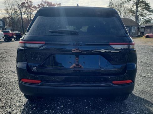 New 2025 Jeep Grand Cherokee Altitude image 6