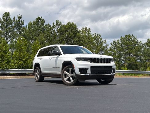 Used 2022 Jeep Grand Cherokee L Limited AWD/4WD image 2