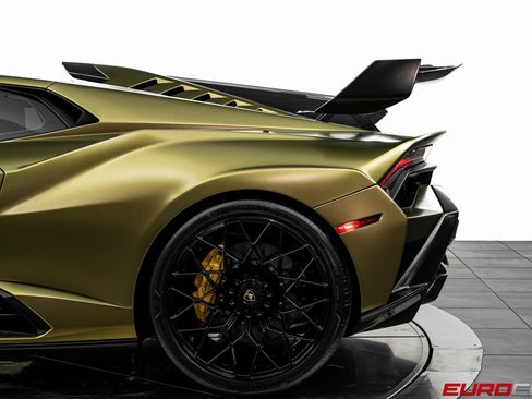 Used 2022 Lamborghini Huracan STO image 24