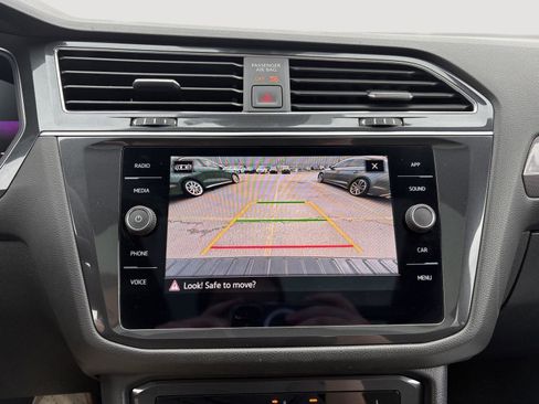 Used 2022 Volkswagen Tiguan SE R-Line image 13