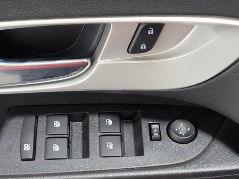 Used 2016 Chevrolet Equinox LTZ w/ Enhanced Convenience Package FWD image 27